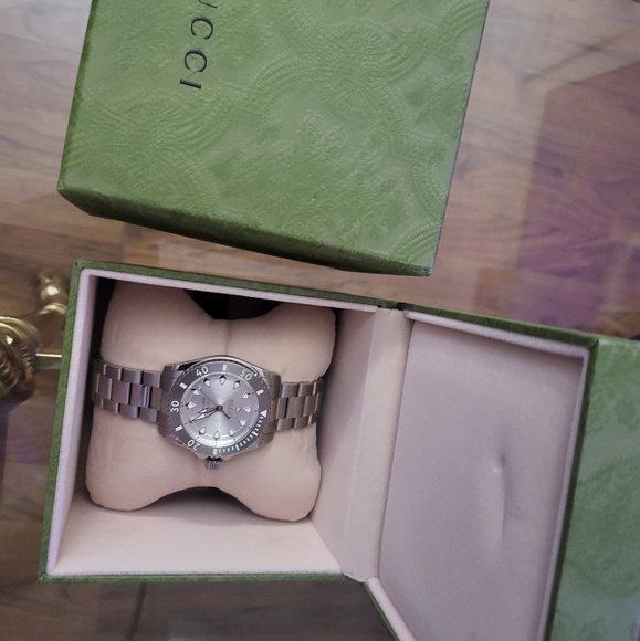 Authentic Gucci Dive Watch 42MM - Picture 6 of 8